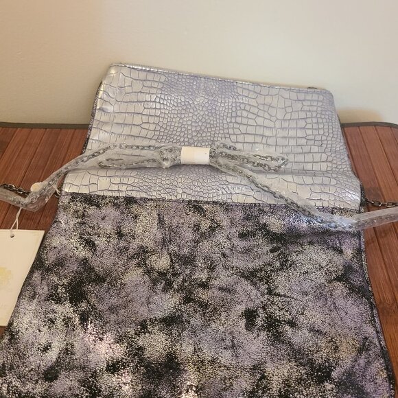 Urban Expressions Metallic Silver Zippered Purse NWT - Picture 3 of 8
